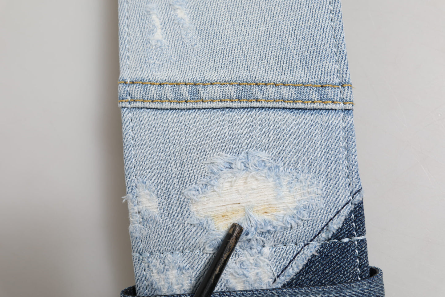 Dolce & Gabbana Blauwe, tweekleurige denim riem met gouden metalen gesp