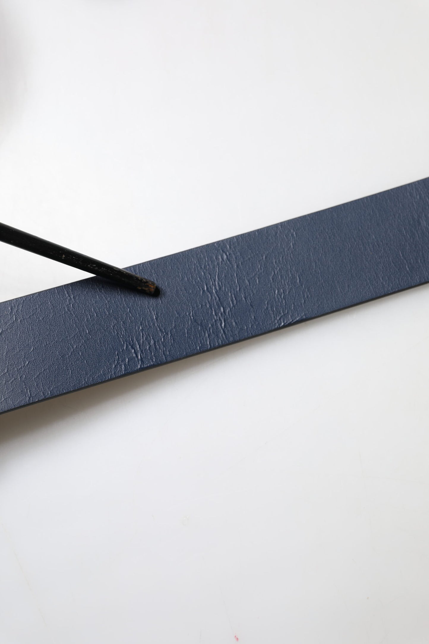 Ceinture classique en cuir bleu Dolce & Gabbana avec boucle en métal et logo
