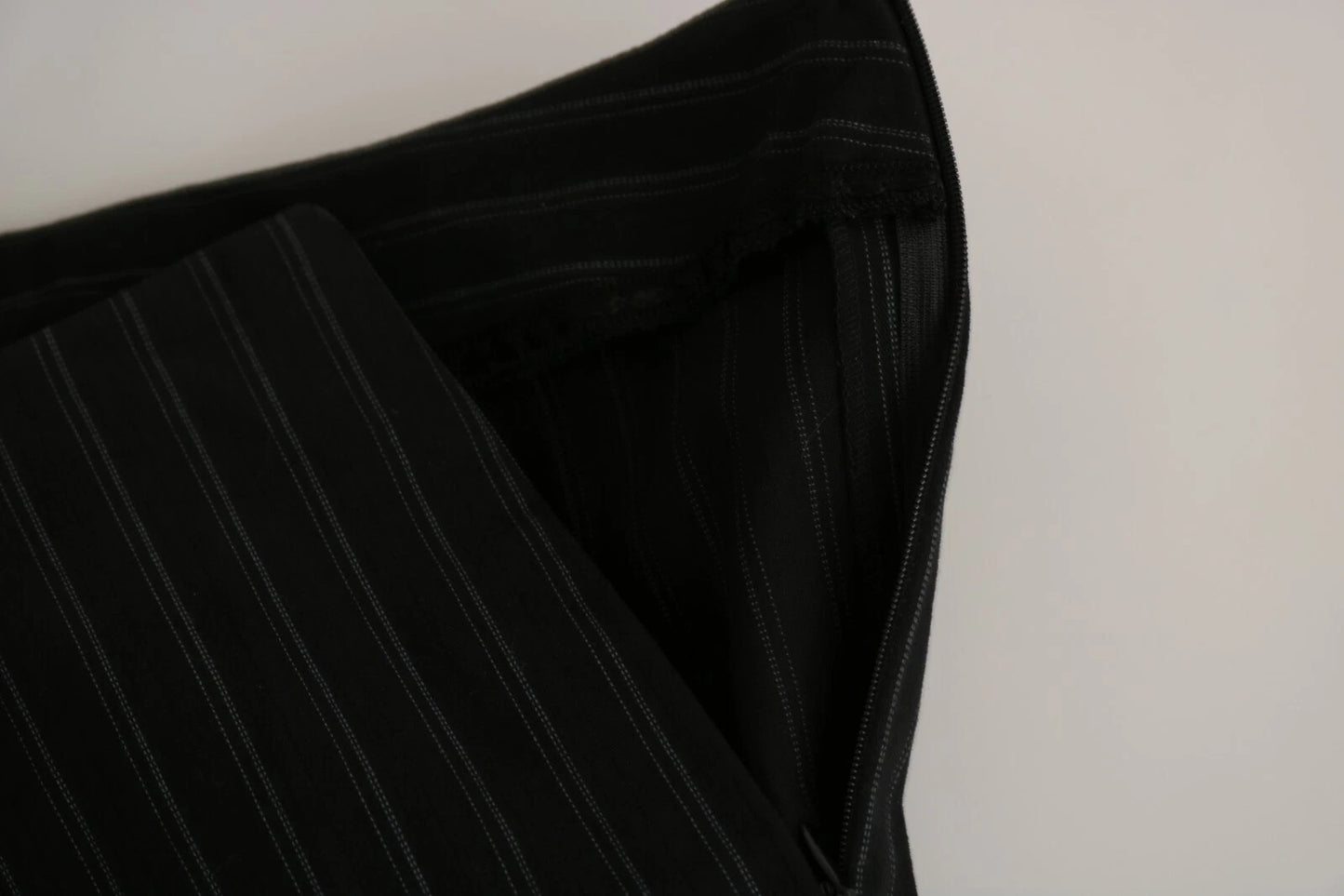 Pantalon-jupette droit noir taille haute de BENCIVENGA