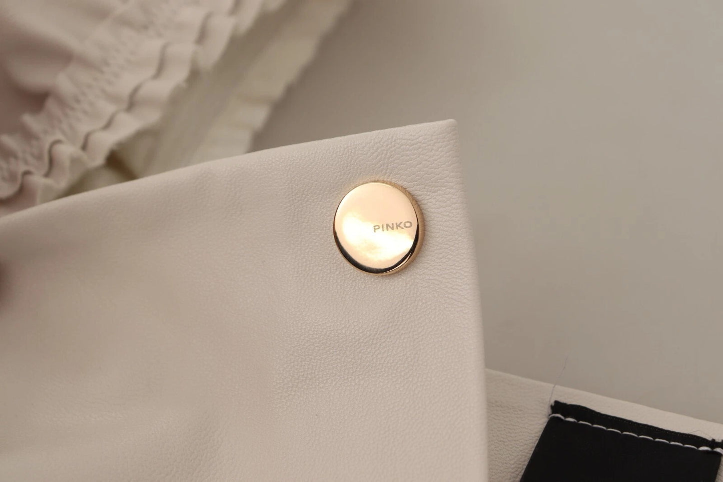 PINKO Blouse blanche à col carré et boutonnage croisé, taille courte
