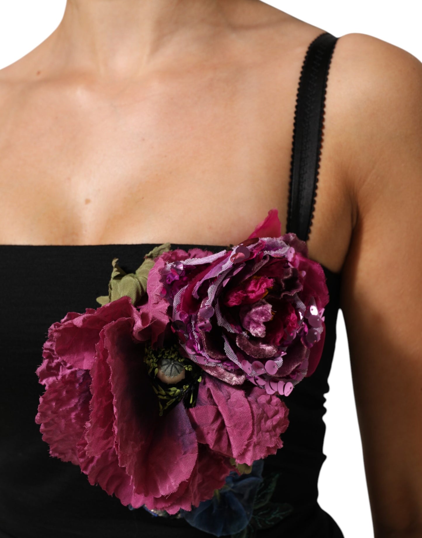 Dolce & Gabbana zwarte, aansluitende jurk met bloemenapplicaties