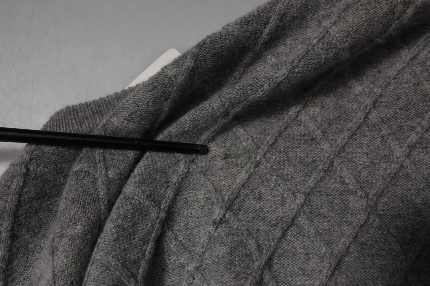 Pull homme Ballantyne gris en cachemire à motif losanges et maille intarsia, col rond