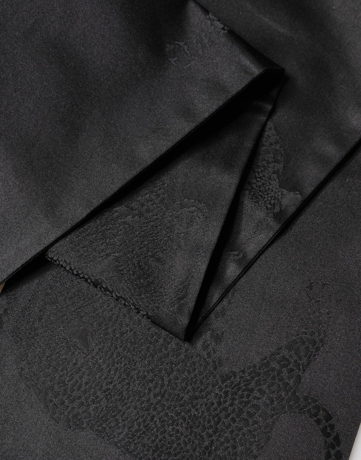 Foulard Dolce & Gabbana en satin de soie noir à franges