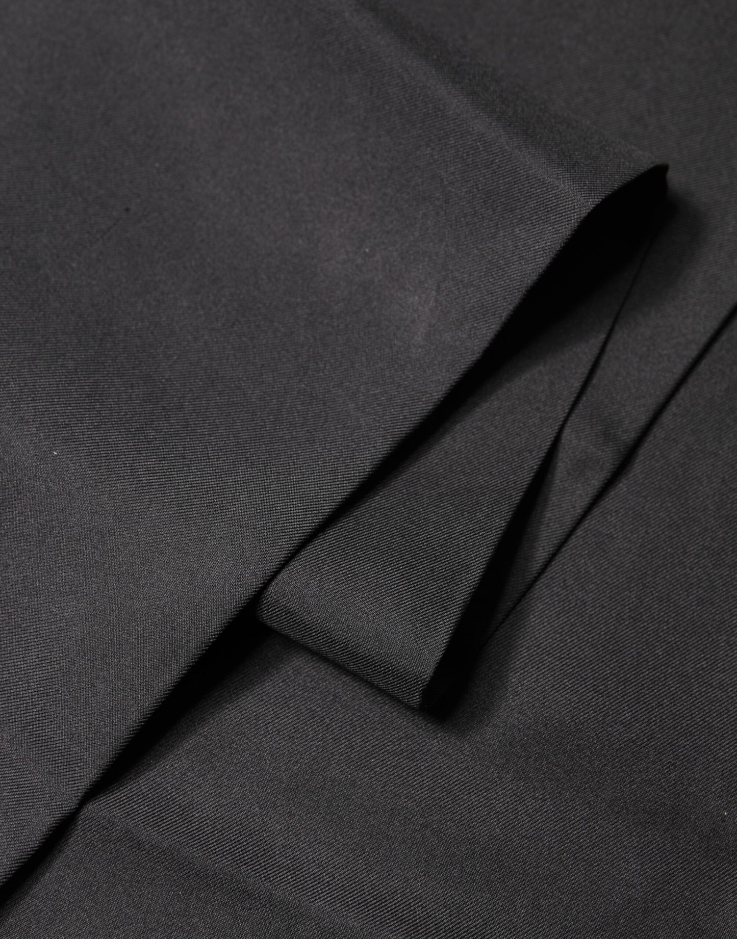 Foulard Dolce & Gabbana en satin de soie noir à franges, 143,5 cm x 15 cm
