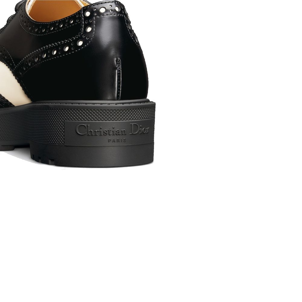 Chaussures Oxford et derbies Dior en cuir de veau noir