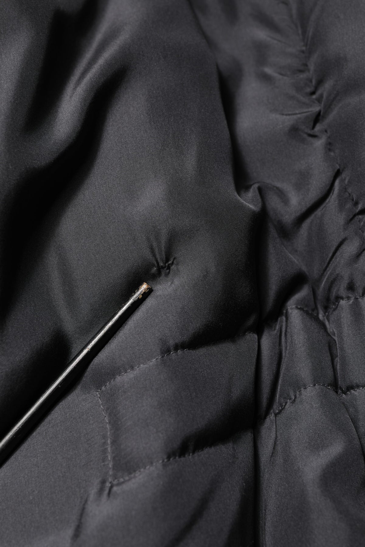 Dolce &amp; Gabbana Parka matelassée en soie noire pour homme