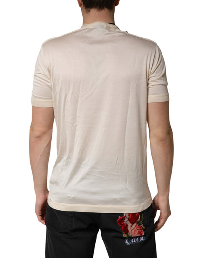 T-shirt Henley Dolce &amp; Gabbana Off White en soie avec logo et écusson pour homme