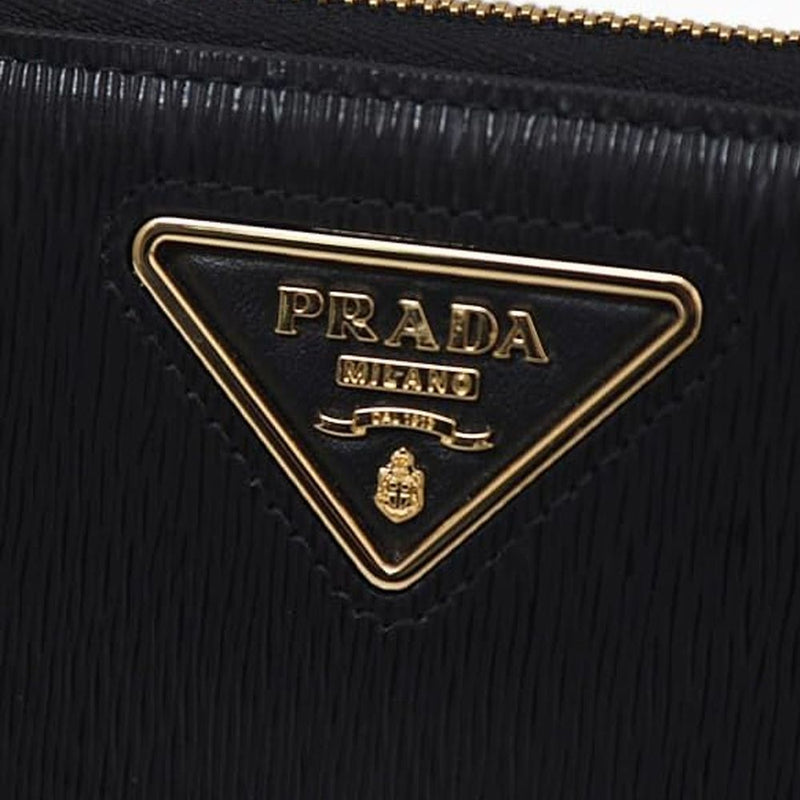 Prada Black Calfskin Wallet - Élégant Accessoire pour Femmes