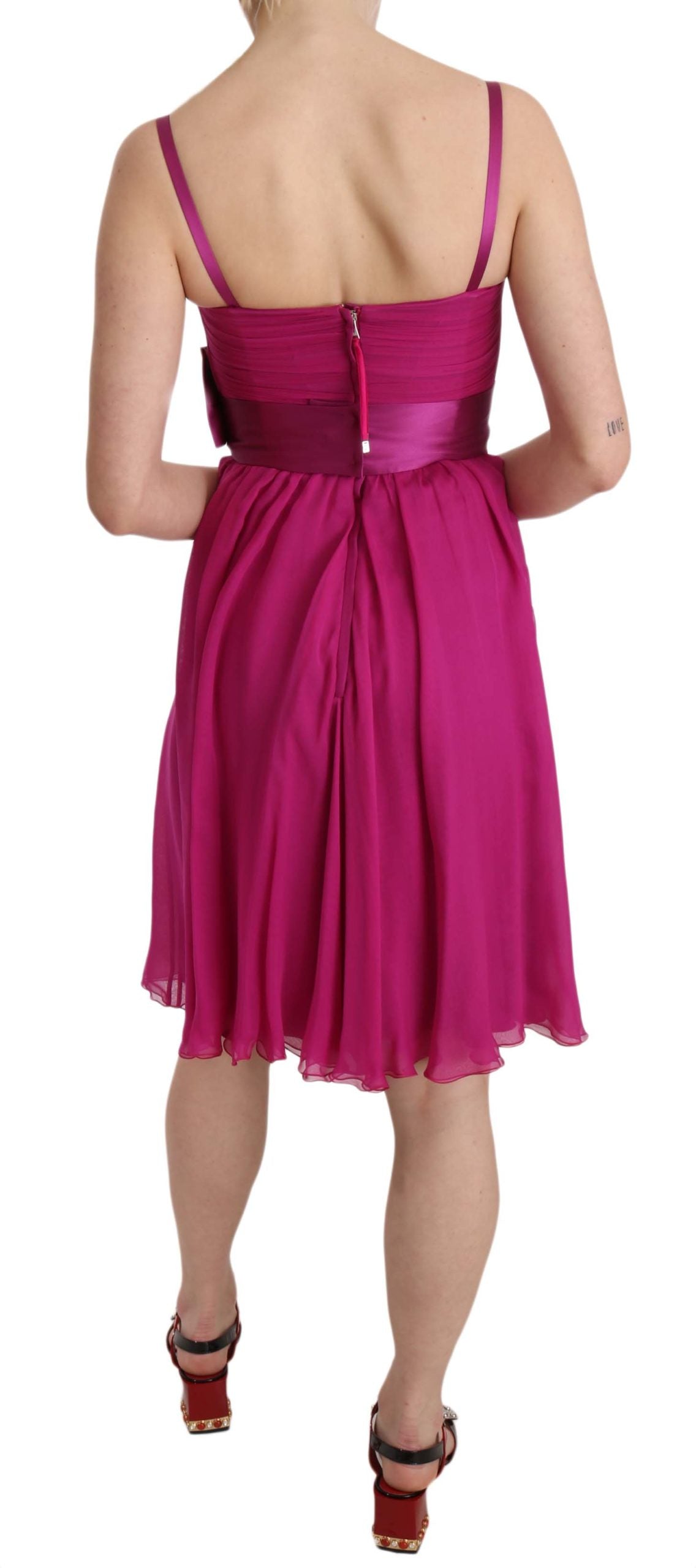 Robe sans manches en soie fuchsia rose avec nœud de Dolce &amp; Gabbana