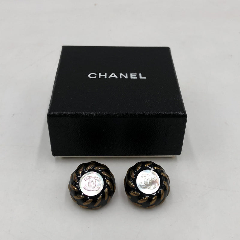 Chanel CC Button Clip-On Earrings - Élégance Intemporelle