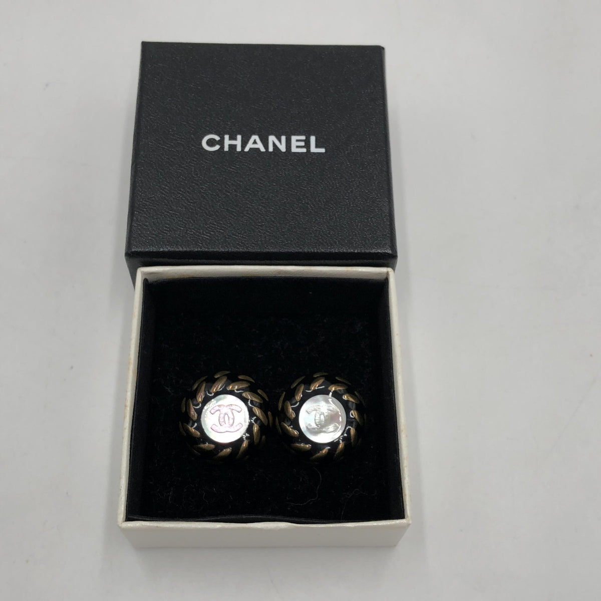 Chanel CC Button Clip-On Earrings - Élégance Intemporelle