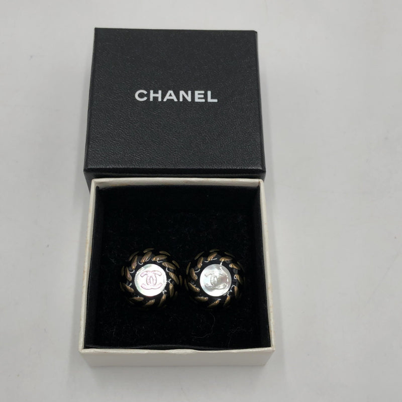 Chanel CC Button Clip-On Earrings - Élégance Intemporelle