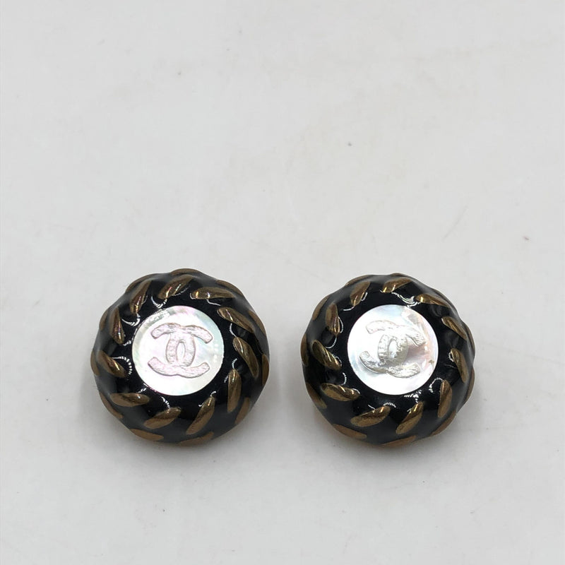 Chanel CC Button Clip-On Earrings - Élégance Intemporelle