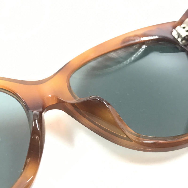 Gucci Cat Eye Sunglasses with Tortoise Shell Design