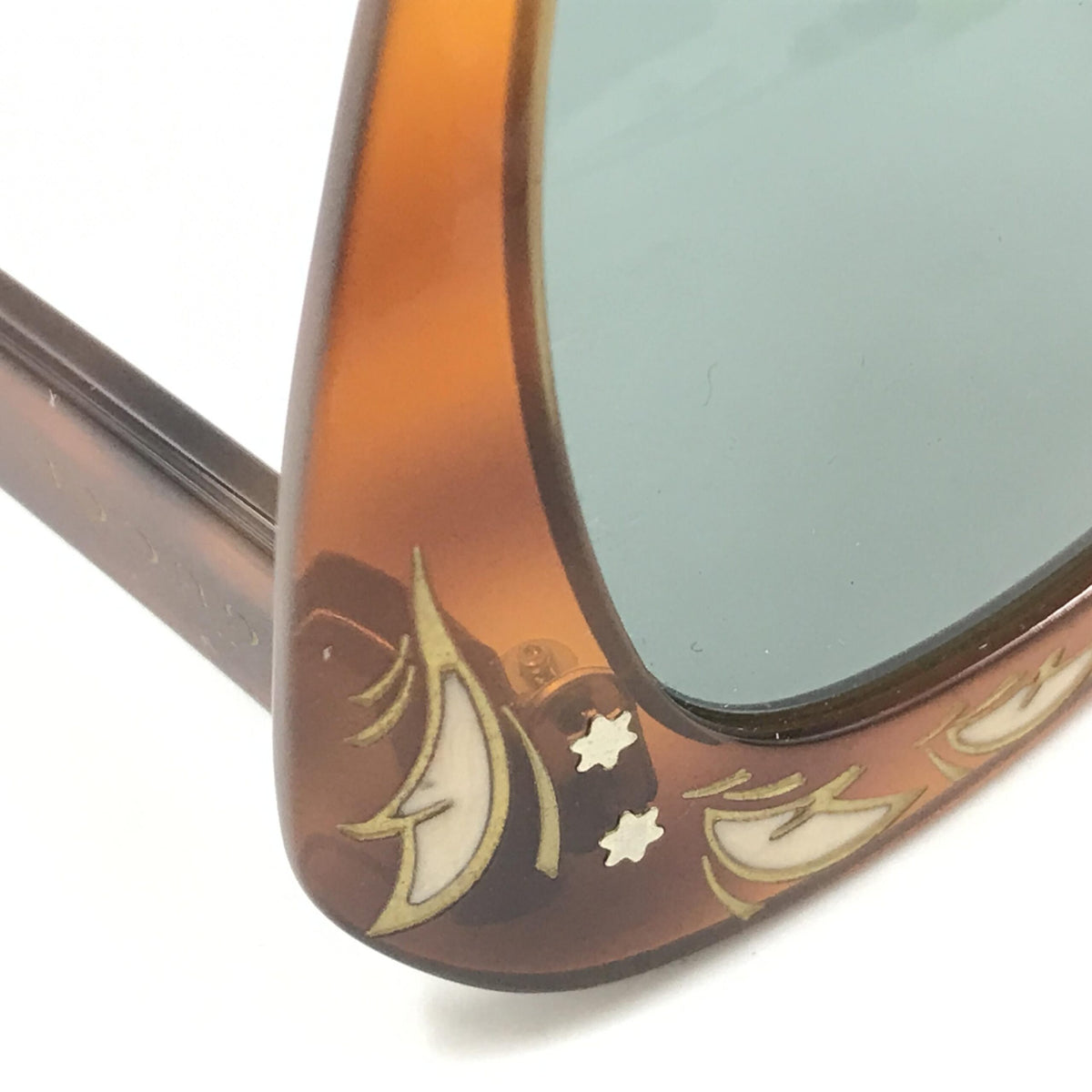 Gucci Cat Eye Sunglasses with Tortoise Shell Design