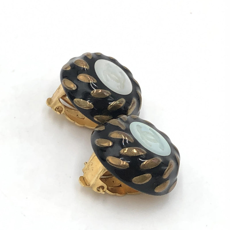 Chanel CC Button Clip-On Earrings - Élégance Intemporelle