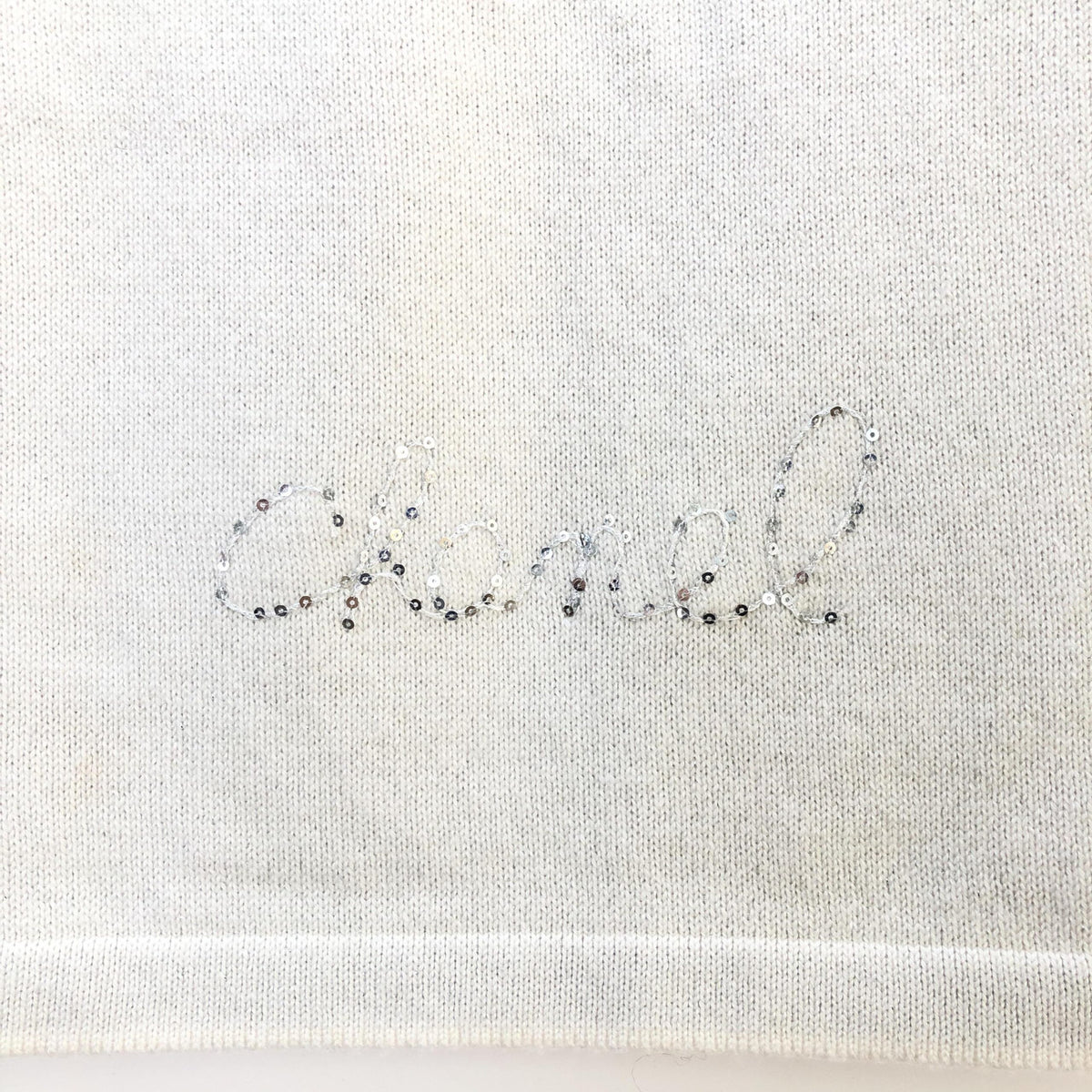 Chanel Scarf/Shawl in White Wool - Timeless Elegance