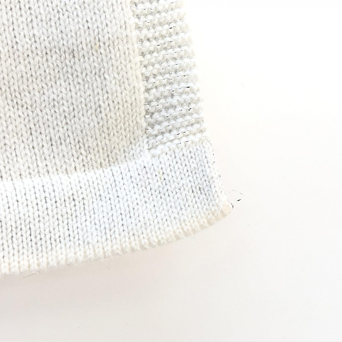 Chanel Scarf/Shawl in White Wool - Timeless Elegance