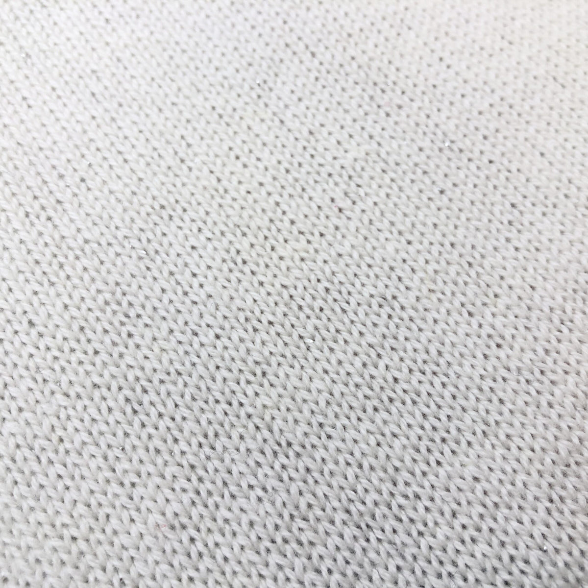 Chanel Scarf/Shawl in White Wool - Timeless Elegance