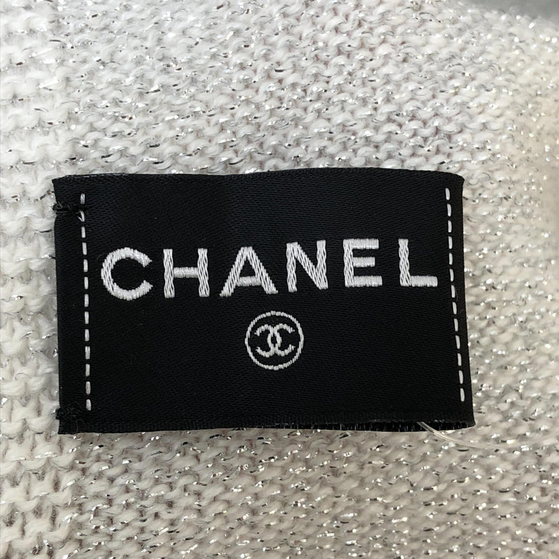 Chanel Scarf/Shawl in White Wool - A Timeless Classic