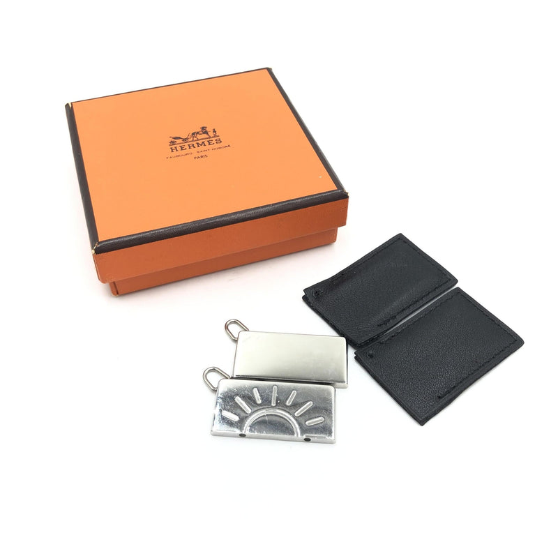 Hermès Silver Tone Half Sun Pendant Set - Élégance Intemporelle