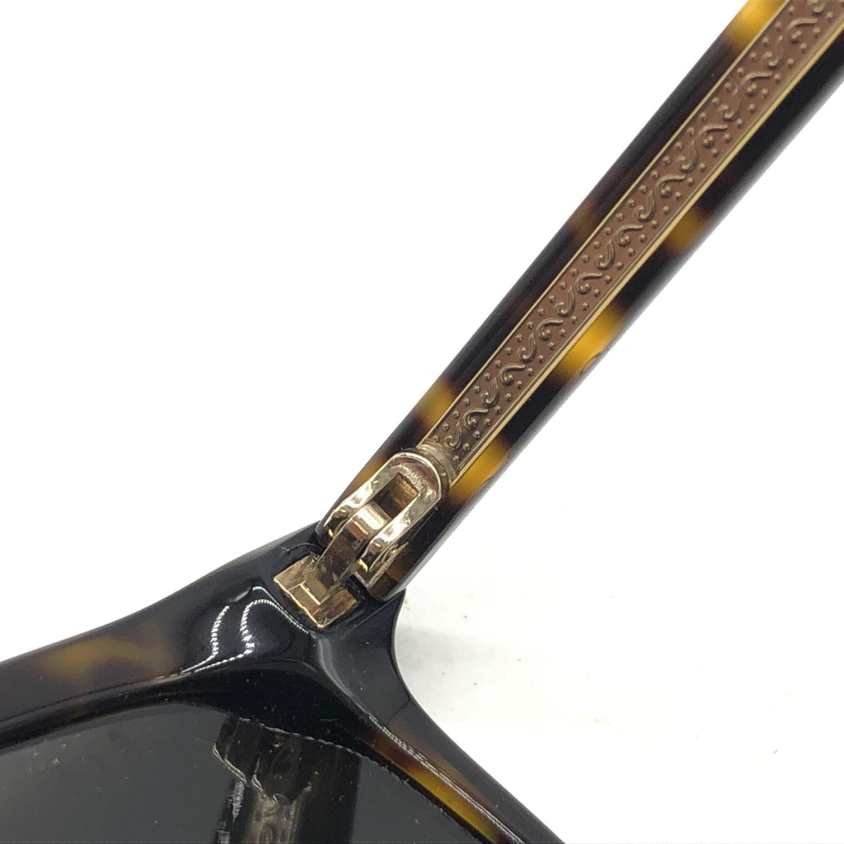 Gucci Tortoise Square Frame Sunglasses - A Timeless Accessory