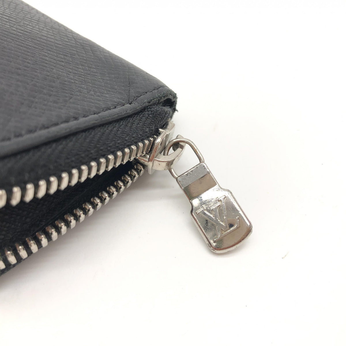 Louis Vuitton Taiga Zippy Coin Purse in Black - A Timeless Accessory