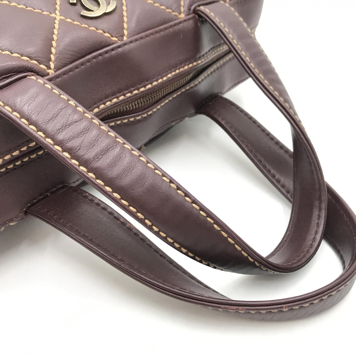 Chanel Wild Stitch Handbag Mini Boston Rouge - Élégance Intemporelle