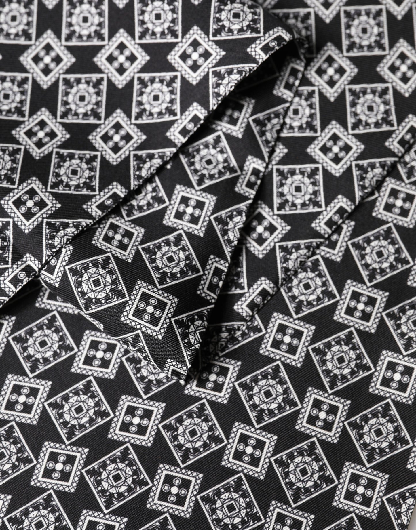 Foulard Dolce &amp; Gabbana en soie noire et blanche à motif géométrique, 142 cm x 15 cm