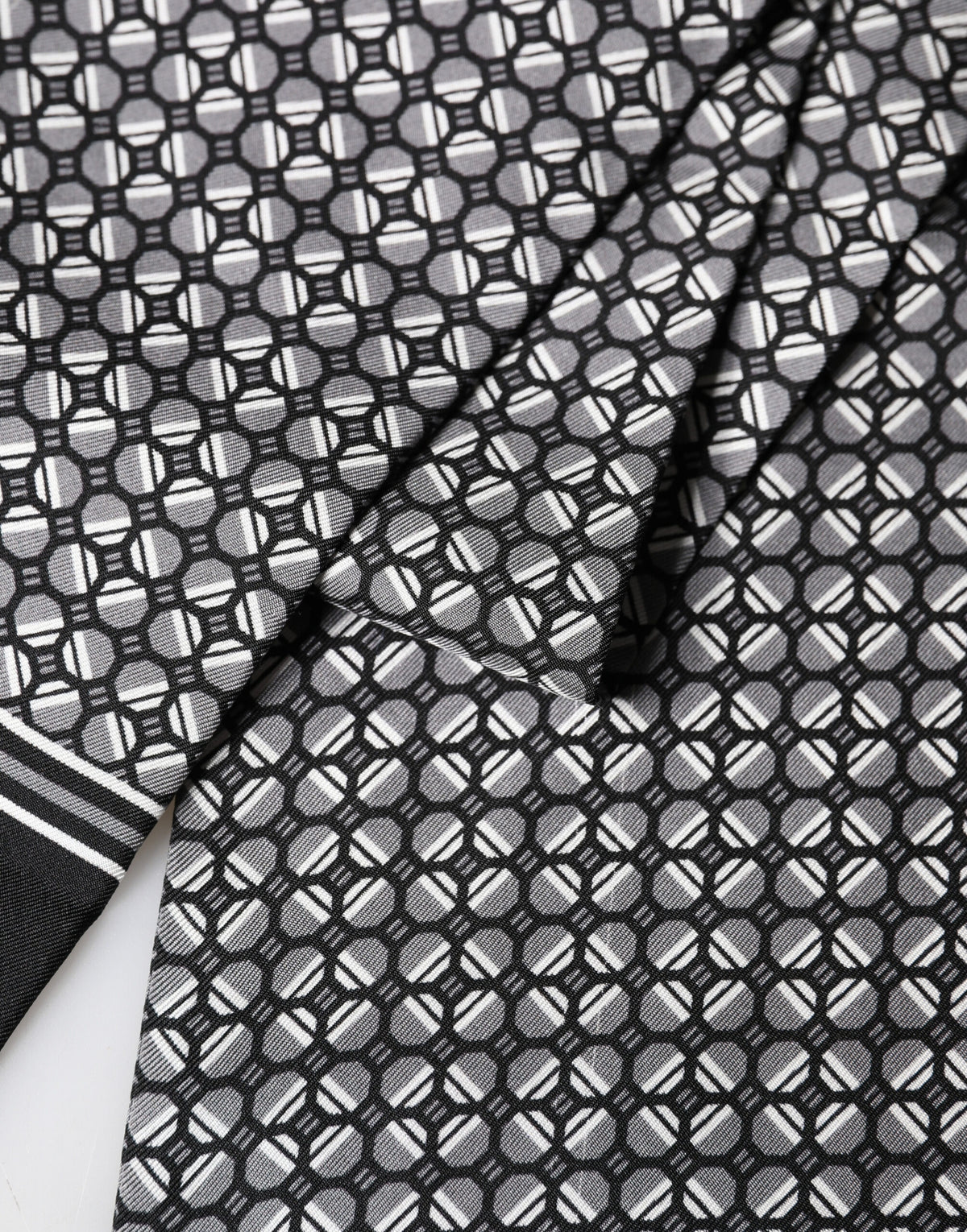 Foulard Dolce &amp; Gabbana en soie noire à franges géométriques, 140 cm x 15 cm