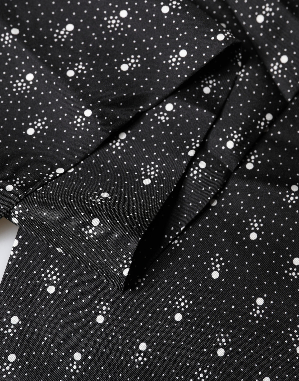 Dolce & Gabbana Zwart Witte Zijden Foulard met Stippenprint 140cm x 15cm Sjaal