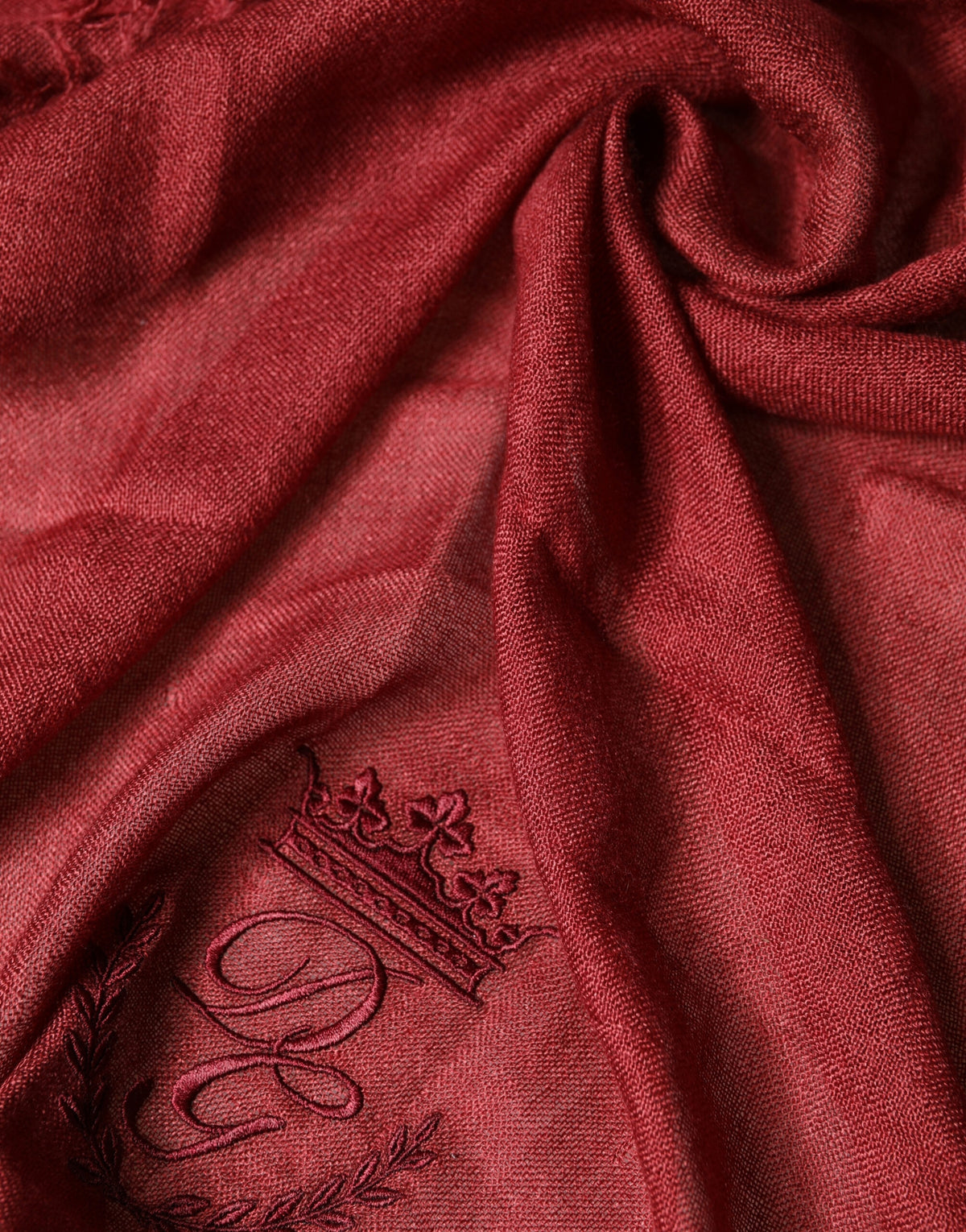 Écharpe Dolce &amp; Gabbana rouge en cachemire et soie à franges, 200 cm x 70 cm