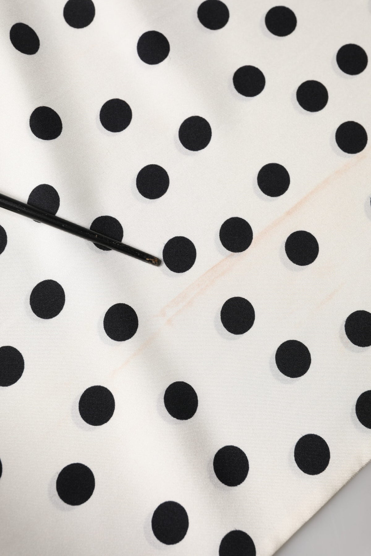 Foulard Dolce &amp; Gabbana blanc à pois noirs, 165,5 cm x 32 cm