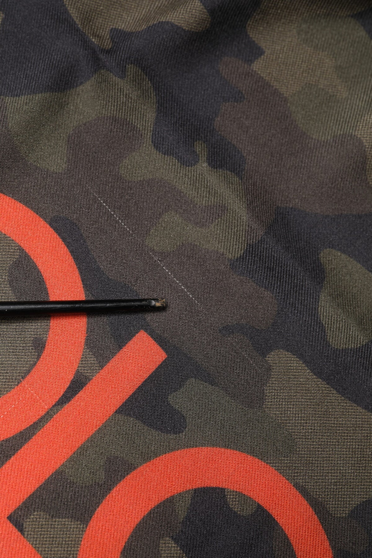 Écharpe homme Dolce &amp; Gabbana en cachemire à logo camouflage vert, 138 cm x 137 cm