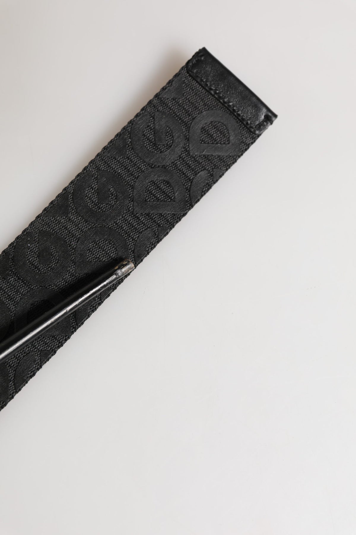 Ceinture Dolce &amp; Gabbana à monogramme noir et boucle en métal argenté