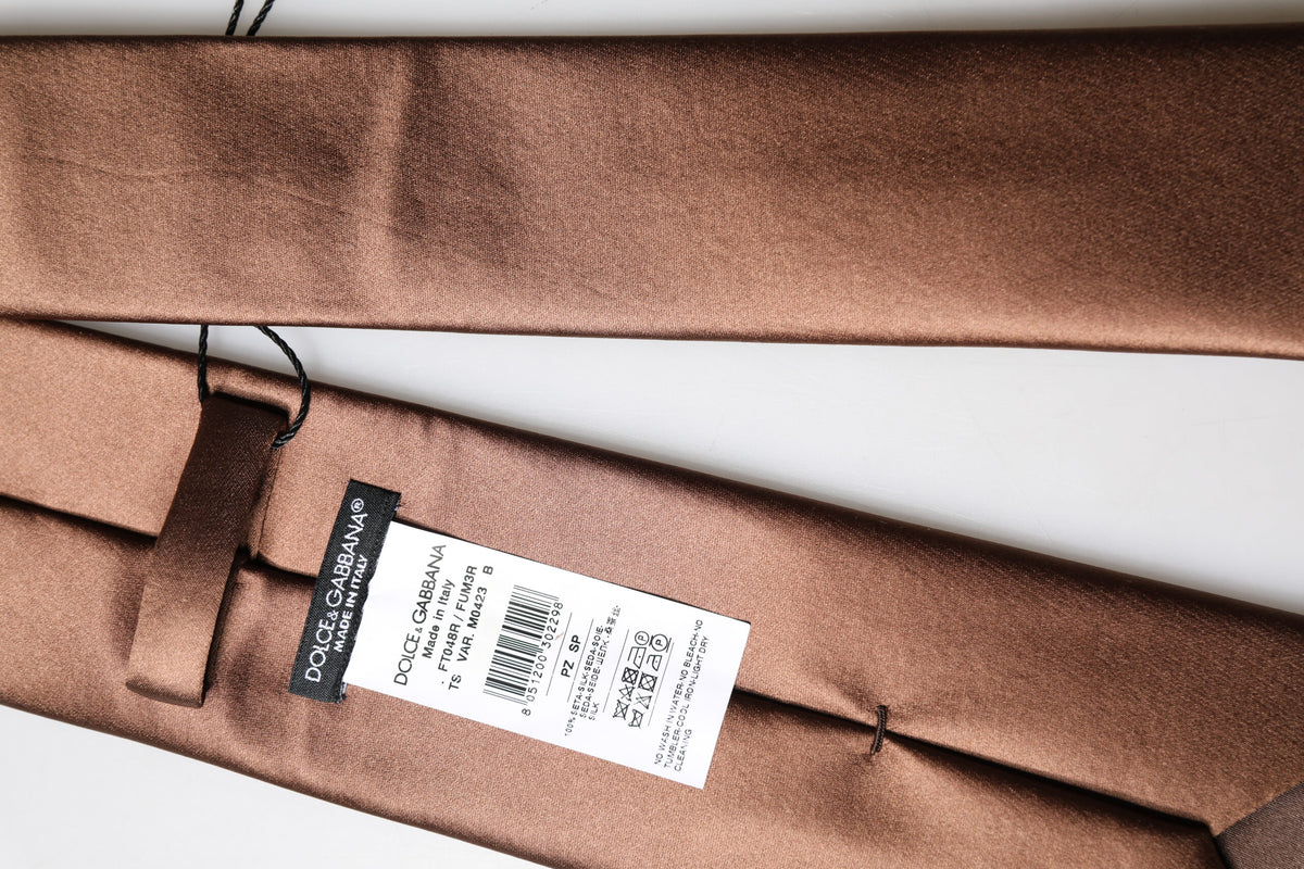 Cravate Dolce &amp; Gabbana marron en satin 100 % soie, large et ajustable, pour homme.