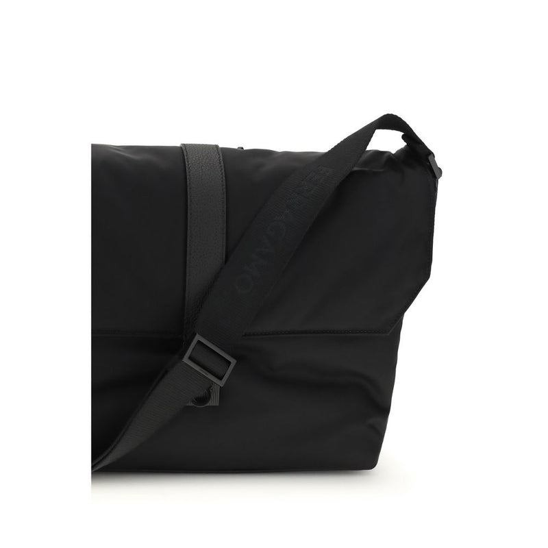 Sac à main Ferragamo en nylon noir