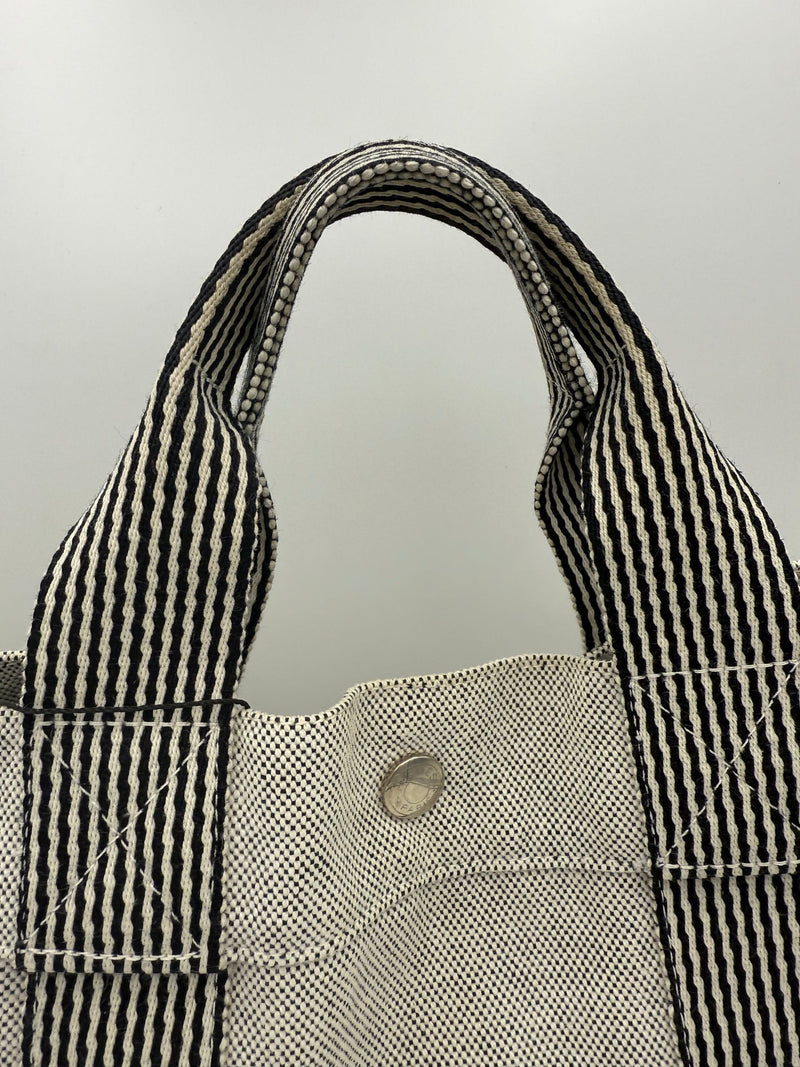 Hermès HERMÈS HERLINE Handbag - Iconic Style Inspired by Equestrian