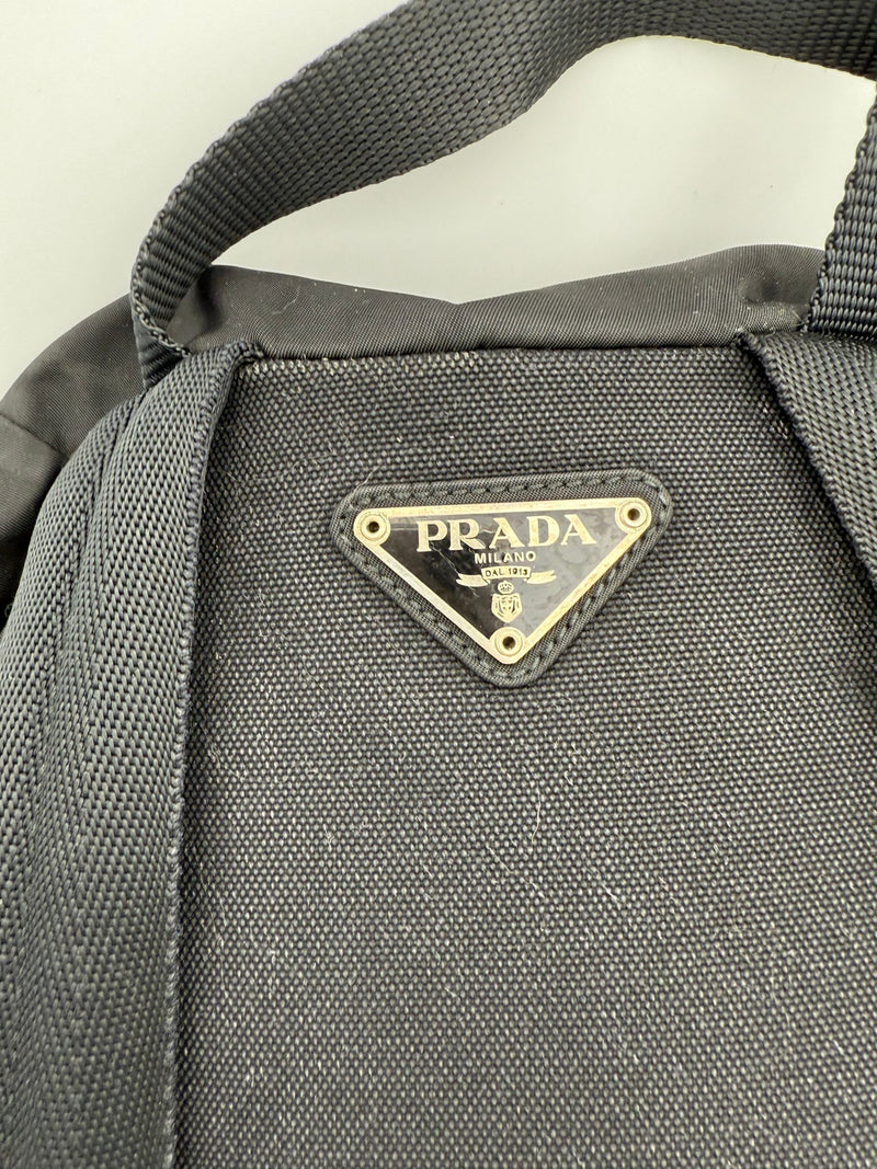 Prada PRADA Nylon Backpack - Élégance et Praticité