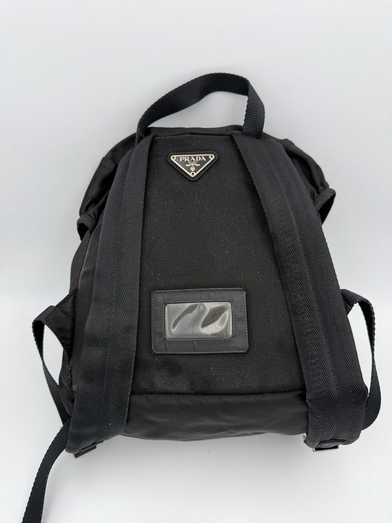 Prada PRADA Nylon Backpack - Élégance et Praticité