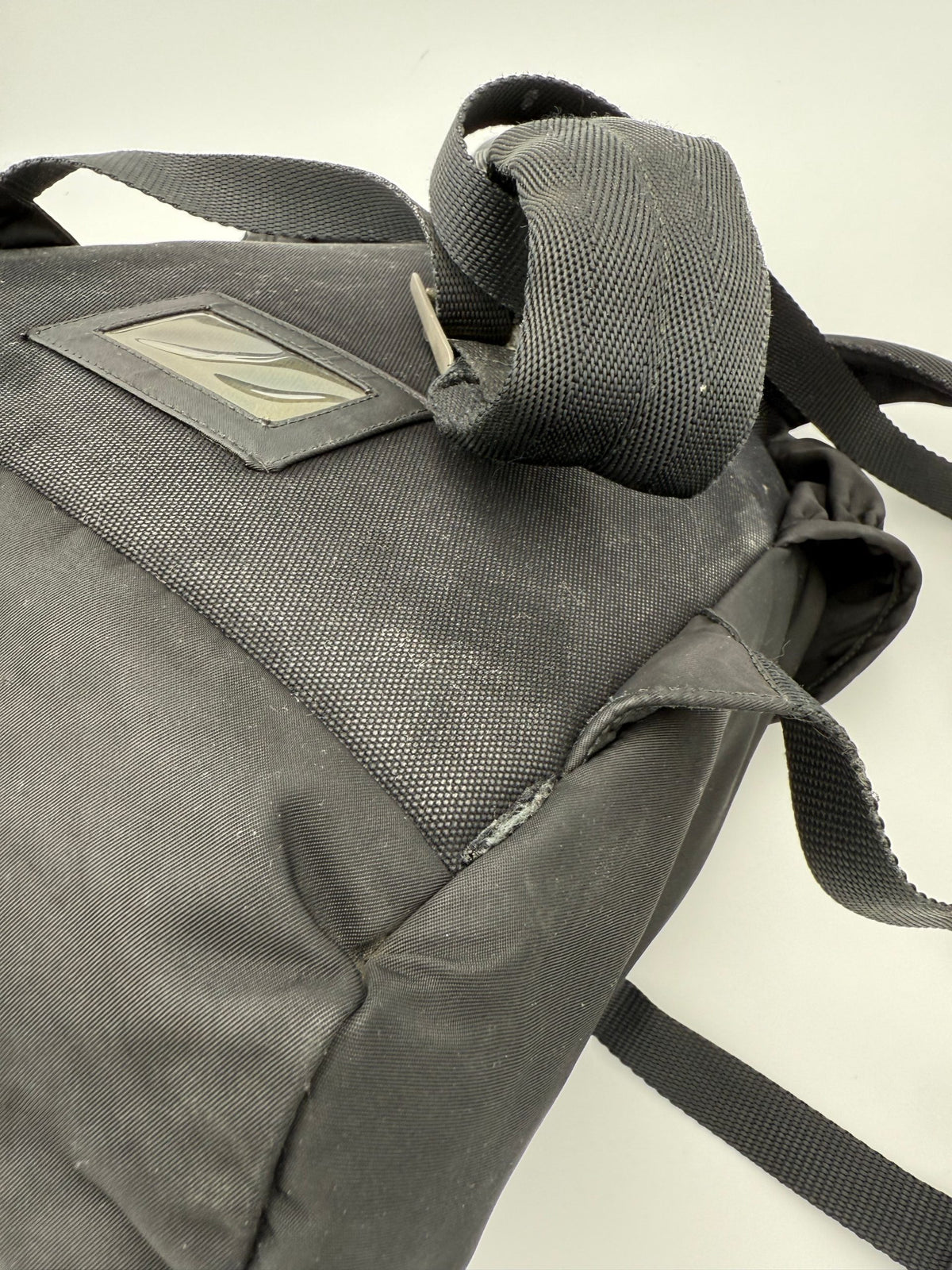 Prada PRADA Nylon Backpack - Élégance et Praticité