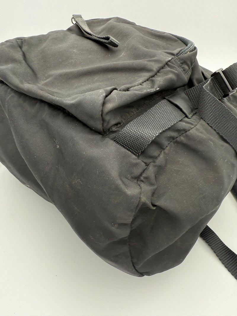 Prada PRADA Nylon Backpack - Élégance et Praticité