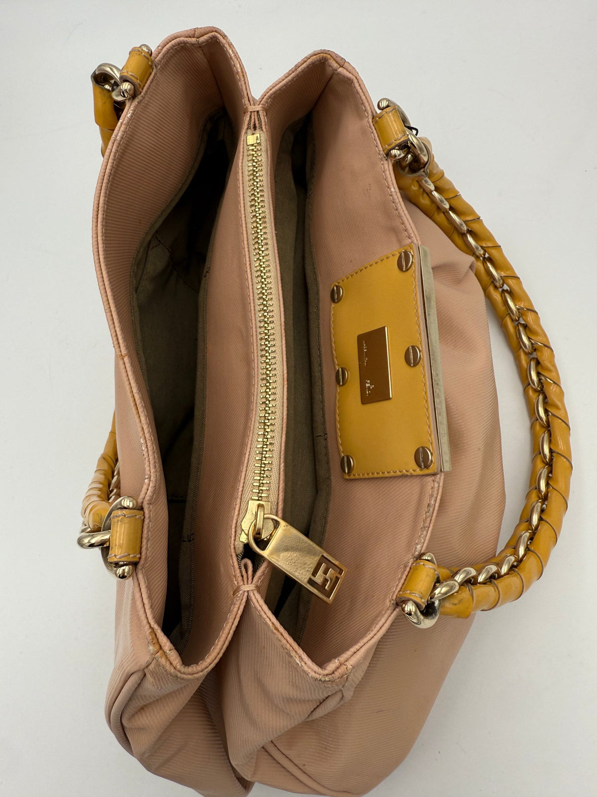 Fendi FENDI Mia Bag Handbag - Élégance et Praticité