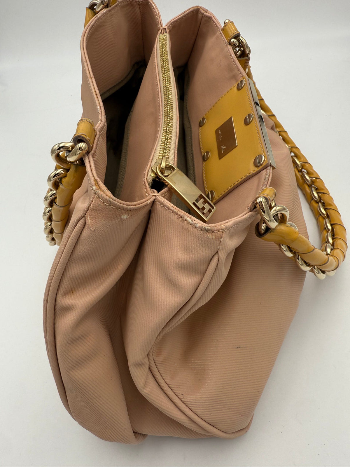Fendi FENDI Mia Bag Handbag - Élégance et Praticité