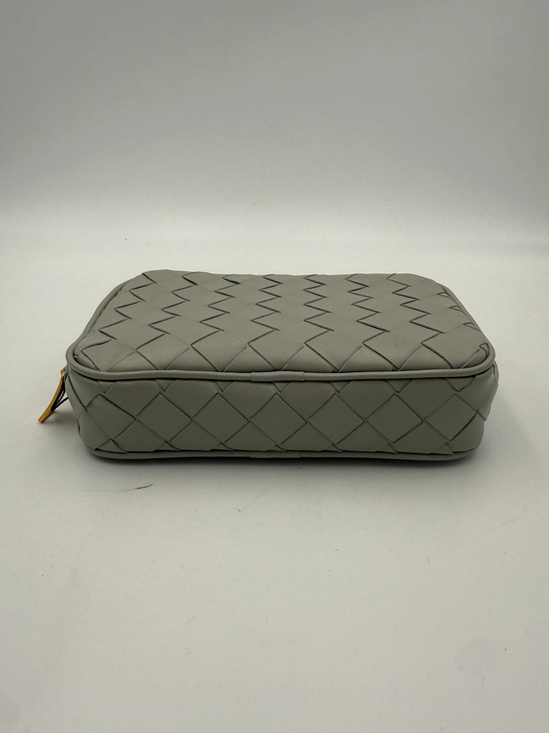 Bottega Veneta Intrecciato Clutch - Élégance et Polyvalence