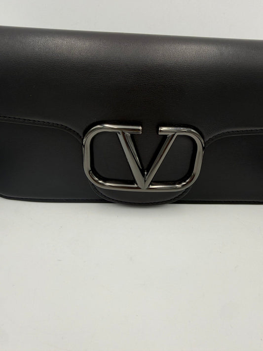 Valentino Garavani VLOGO Black Handbag - Élégance Contemporaine