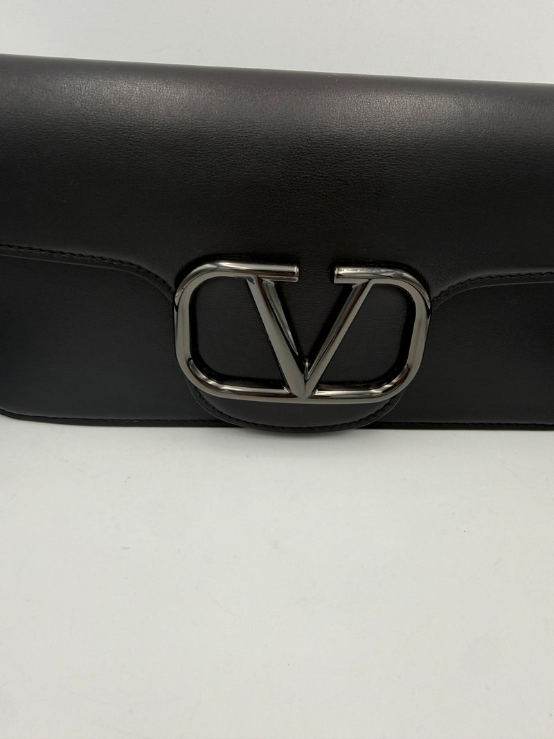 Valentino Garavani VLOGO Black Handbag - Élégance Contemporaine