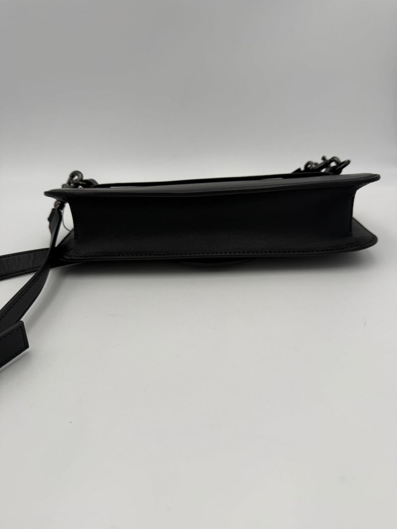 Valentino Garavani VLOGO Black Handbag - Élégance Contemporaine
