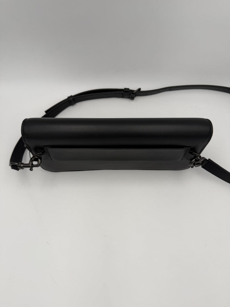 Valentino Garavani VLOGO Black Handbag - Élégance Contemporaine