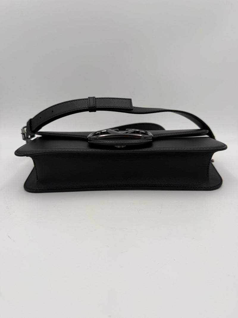 Valentino Garavani VLOGO Black Handbag - Élégance Contemporaine